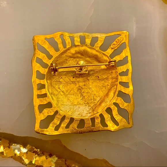 Vintage Gold Sun Pin - Picture 2 of 3